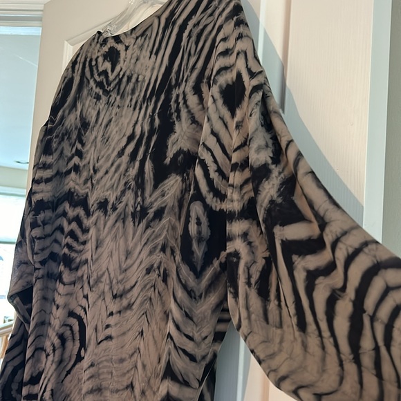 100% silk top, asymmetrical hem - Picture 4 of 9